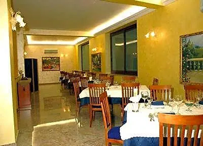 克迪阿勒餐厅兼酒店 3*